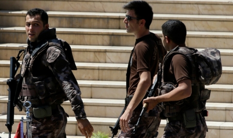 Турската полиция щурмува Апелативния съд - 1