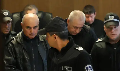 Оставиха в ареста служителите на ДАИ, поискали подкуп от екипа на Роби Уилямс - 1