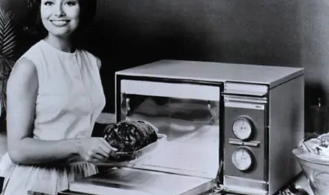 Първата домашна микровълнова фурна излиза през 1955 г - 1