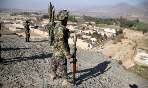 Поне 30 жертви при взрив на кола бомба в Афганистан - 1