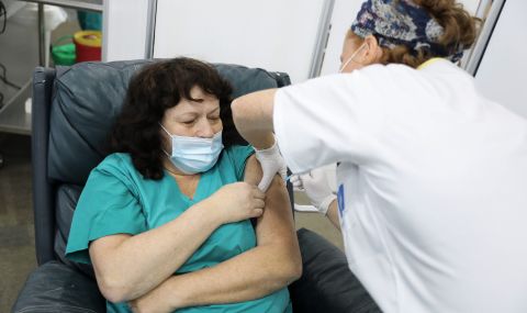 Епидемиолог: Ваксината ще ни имунизира и срещу мутацията - 1
