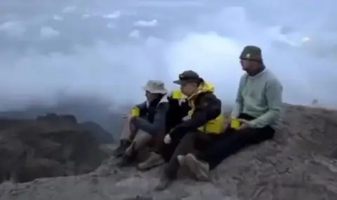 Kazakh climbers conquer Kilimanjaro  - 1