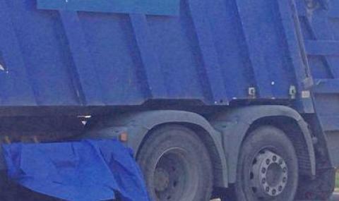 Трагедия край Бургас, млад шофьор бе прегазен от камион - 1