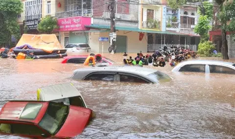 Tropical Storm Reaches Central Vietnam  - 1