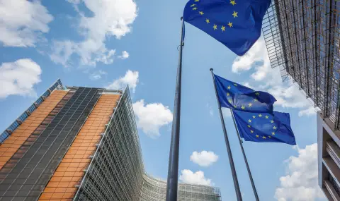 Корупционен скандал в ЕК: разследват висш служител за връзки с Катар - 1