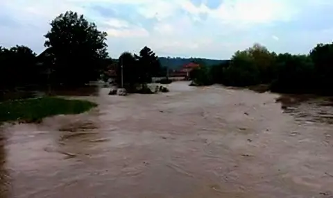 Река Черни Лом преля в село Априлово - 1