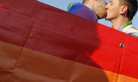 Русия налага глоби до един милион рубли за гей пропаганда - 1