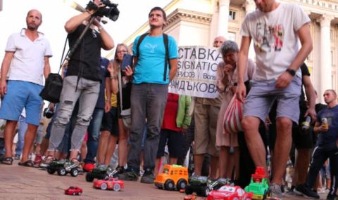 Подариха джипове-играчки на Борисов - 1