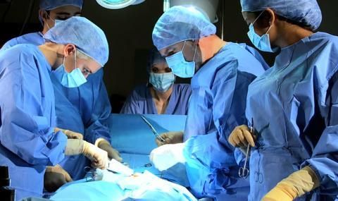 Лекари извадиха 10-килограмова киста от пациентка в Кърджали - 1