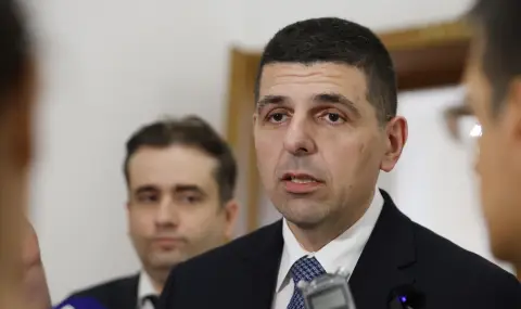 ДБ иска спешен КСНС заради "тактическите ядрени удари" на Радев ВИДЕО