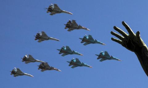 Руските пилоти от Сирия ще летят над Червения площад - 1