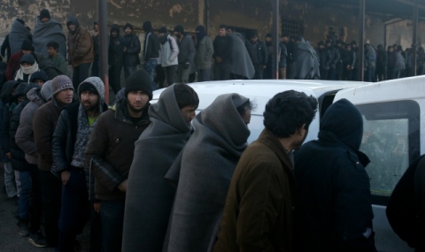 Мигранти мръзнат на унгарската граница - 1