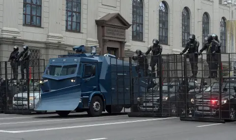 Въоръжени патрули по улиците на Беларус - 1