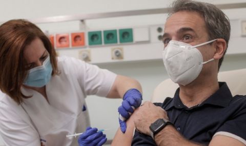Гърция спира ваксинациите на държавници заради негативни реакции в медиите  - 1