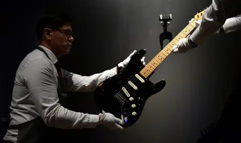 Китарата на Дейвид Гилмор от Pink Floyd бе продадена за рекордните 14,6 милиона долара - 1