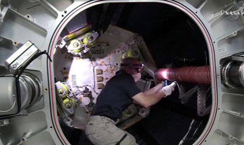 Астронавти посетиха надуваемия модул - 1