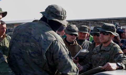 "Периодико": Група от 200 украински войници завърши обучението си в Испания - 1
