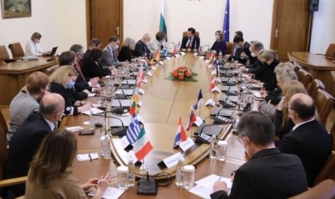 Петков пред посланиците от ЕС: Трябва да имаме готовност и при неблагоприятен сценарий - 1