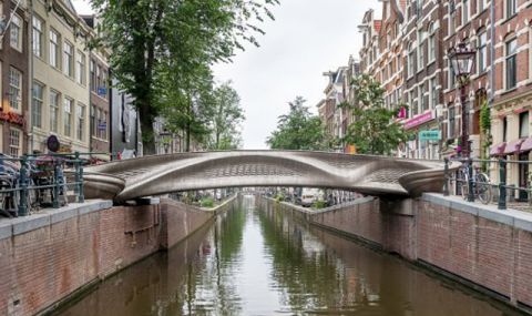 Първият в света мост от неръждаема стомана отпечатан на 3D-принтер бе инсталиран в Амстердам - 1