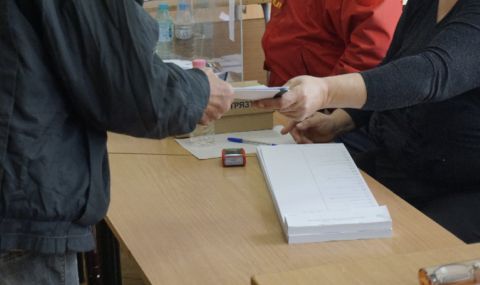 Референдумът в Златоград се провали поради "мижав интерес" - само 18% активност - 1