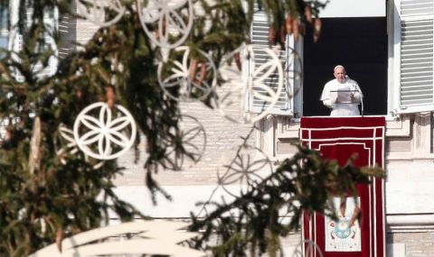 Папата осъди консуматорското отношение към Рождество Христово - 1