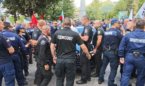 Protest in front of VMZ-Sopot accompanies Ursula von der Leyen's visit  - 1