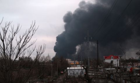 Руска ракета се заби и подпали мол в Кременчук - 1