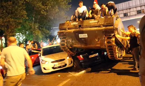 A famous mountaineer was arrested in Turkey for describing the coup attempt 10 years ago as "theater" - 1