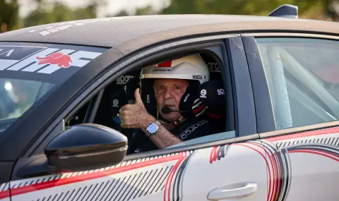 Докато феновете чакат истинско Integrale, Lancia представи нещо по-различно - 1