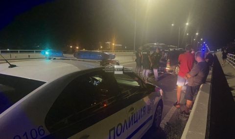 Полицията в Бургас залови 7 нелегални мигранти след преследване - 1