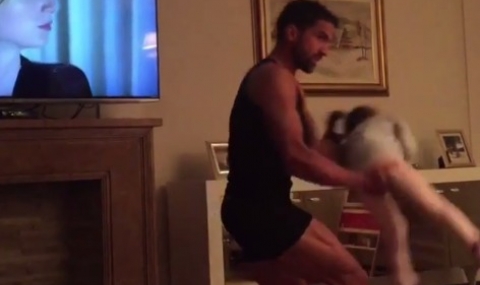 Типсаревич ползва дъщеря си като тенис ракета (ВИДЕО) - 1