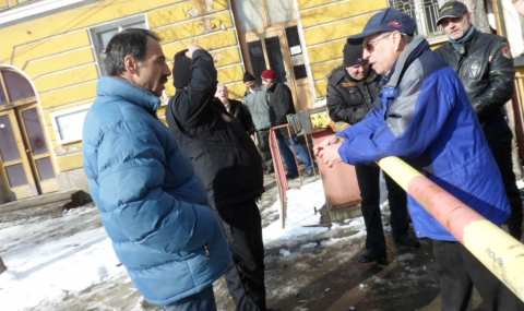 Борисов прати Тотю Младенов при стачкуващите миньори и металурзи - 1