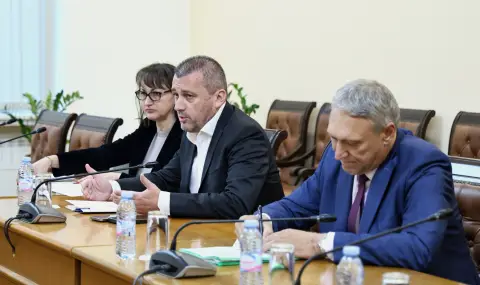 The Minister of Transport discussed with the taxi organizations and driving schools common solutions for the sector  - 1