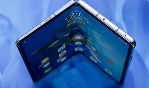 Нов сгъваем телефон, но не от Samsung - 1