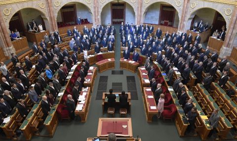 Унгария отмени спорен закон - 1