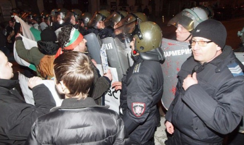 Раниха с нож лидер на протеста във Варна - 1