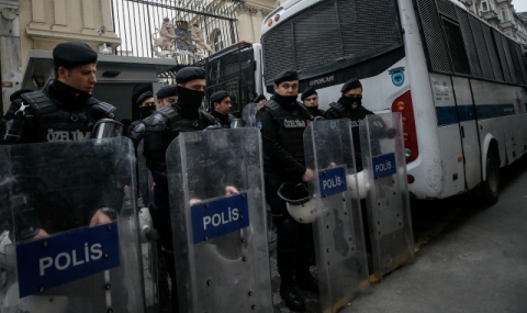 Турция отвърна - блокира холандското посолство - 1