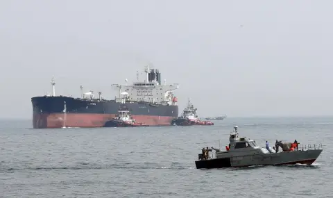 Най-опасният морски маршрут в света! Корабите в Червено море търсят начини за защита от атаки на хутите - 1