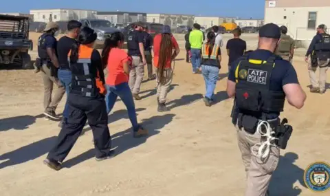 Задържаха над 450 имигранти в новостроящата се фабрика на Hyundai - 1