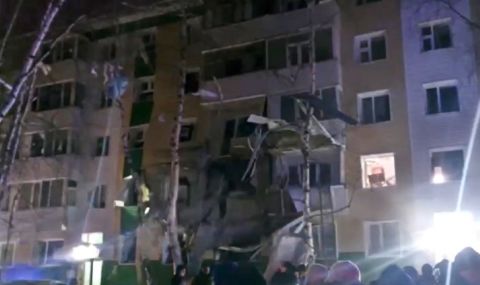 Газови бутилки причинили частичното срутване на жилищна сграда в Русия - 1