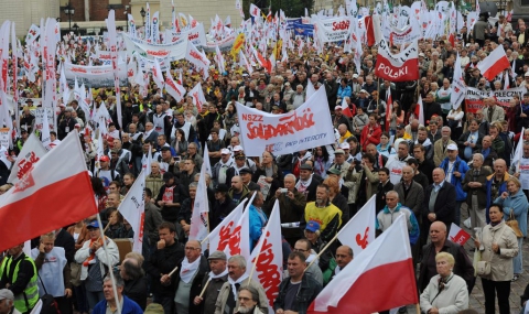 100 000 протестиращи искат оставката на полското правителство - 1