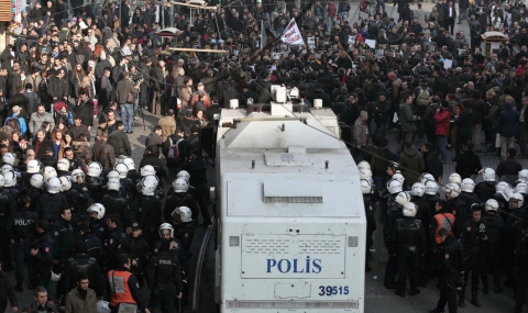 Стотици турски полицаи &quot;уволнени&quot; в Анкара - 1