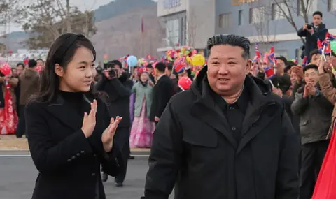 Ким Чен Ун и дъщеря му демонстрират икономическия и туристически напредък на страната - 1