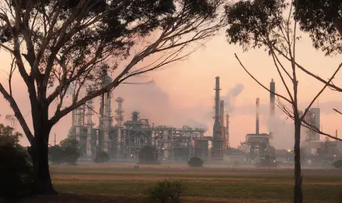 Огромният пожар в рафинерията в Южна Австралия поставя под риск снабдяването с гориво   - 1