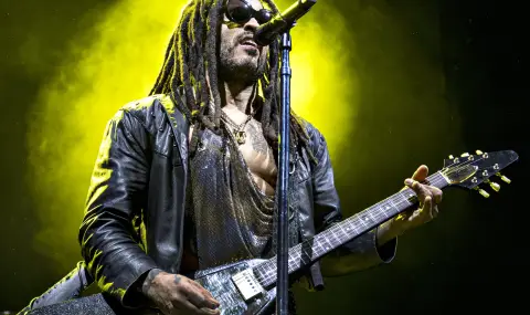 61-годишният Лени Кравиц демонстрира впечатлявща физика в новата кампания на Saint Laurent (ВИДЕО) - 1