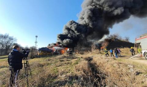 Два пожара избухнаха едновременно в Хасково ВИДЕО - 1