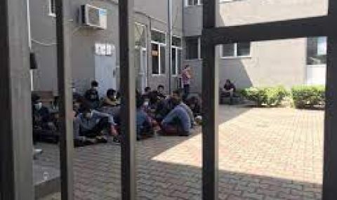 Разпитаха задържаните мигранти в Лясковец - 1