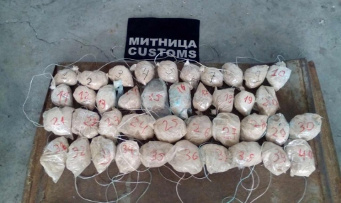 3 721.655 кг наркотици задържани през 2016 г. от Митниците - 1