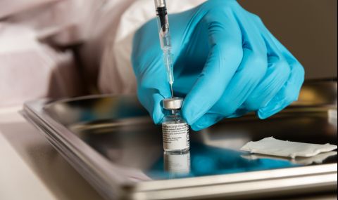 "Пфайзер" и "Бионтех" започват тестове на комбинирана ваксина срещу COVID-19 и грип - 1