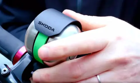 Skoda solves the problem of accidents between pedestrians and scooters  - 1